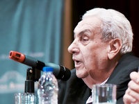 Δήμος Βερύκιος: Ο γιατρός - μαϊμού πήρε ...