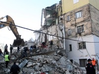 Ανεβαίνει ο αριθμός των νεκρών στην Αλβα...