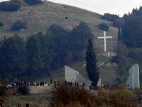 «Θα σας κάνουμε ό,τι σας κάναμε στα Καλά...