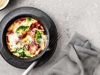 Συνταγή για ομελέτα με μπρόκολο, σπανάκι και τυρί