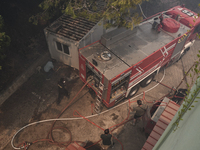 Φωτιά στην Πάτρα: Στη δομή αστέγων 20 τρ...