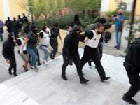 Στον εισαγγελέα οι τρεις συλληφθέντες γι...