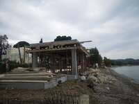 Ο Δήμος χτίζει τερατούργημα πάνω στο κύμ...