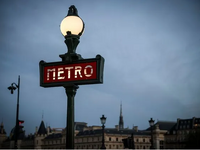 Παρίσι: Επίθεση με μαχαίρι στο μετρό - Τ...