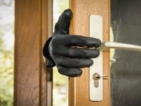 Πάτρα: Διαρρήκτης ετών...12! Μπήκε σε σπ...