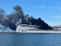 Φωτιά τώρα σε κρουαζιερόπλοιο στην Κέρκυ...
