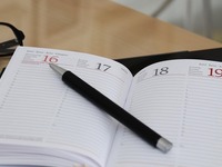 Όλες οι αργίες του 2026 - Πόσα τριήμερα ...