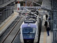 Στις ράγες τον Απρίλιο το τρένο στο τμήμ...