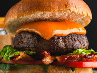 Συνταγή για λαχταριστά μπιφτέκια με λιωμ...