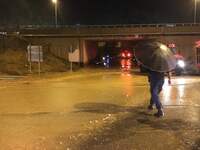 Δεκάδες πλημμύρες, εγκλωβισμοί και διακο...