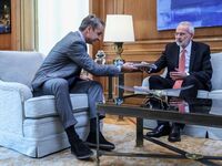 Εκλογές 2023-Ο φάκελος που παρέδωσε ο Μη...