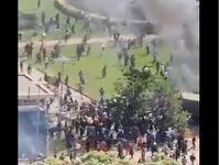 Στο χάος παραδόθηκε το Ναΐρόμπι: Διαδηλω...