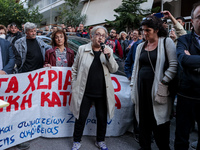 Ιωάννα Κολοβού: Πλήθος κόσμου έξω από το...