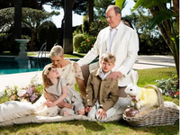 Η πριγκίπισσα Σαρλίν επέστρεψε στο Μονακ...