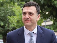 Κικίλιας: Οι αφίξεις στο αεροδρόμιο Κέρκ...