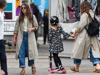 Κίρα Νάιτλι: Με Burberry & Birkensto...