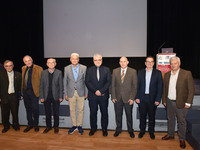  Αναμνηστική φωτογραφία με τους προσκεκλ...