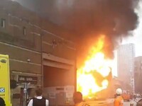 Μεγάλη φωτιά σε εξέλιξη στο νότιο Λονδίν...