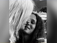 Γέννησε η σύντροφος του Νίκου Καρβέλα