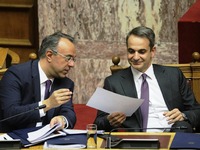 Βουλή: Δείτε live τις ομιλίες των πολιτι...