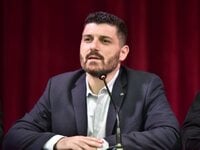 Τεμπονέρας σε κυβέρνηση: Φύγετε, επικίνδ...