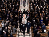 Στην κηδεία της Μαντλίν Ολμπράιτ ο Γιώργ...