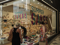 Θερινές εκπτώσεις: Πιθανόν κλειστά τα κα...