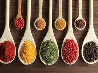 Μπαχαρικά και βότανα: Πώς η νοστιμιά της...