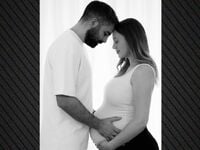 Άννα Κορακάκη: Περιμένει το πρώτο της πα...