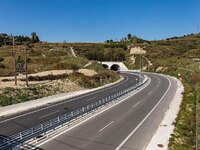 Πάτρα: Εξετράπη αυτοκίνητο στη μίνι περι...