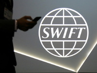 Ουκρανία: Η SWIFT έτοιμη να εφαρμόσει το...