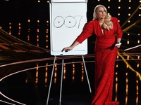 Κονκάρδες στα χρώματα της Ουκρανίας και ...