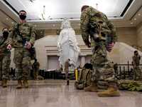 Πρωτοφανείς εικόνες στις ΗΠΑ: Στρατοκρατ...