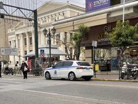 Πειραιάς: Άνδρας έπεσε στο λιμάνι- Ανασύ...