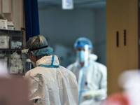 Κορωνοϊός σε αποδρομή: Πέφτουν οι δείκτε...