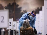 Κορωνοϊός: 18.592 κρούσματα και 66 νεκρο...