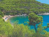 Σπέτσες: Στην πιο όμορφη παραλία του νησ...