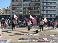 Πάτρα: Οι εικαστικοί πήγαν ... πλατεία μ...