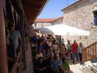 Εκατοντάδες πεζοπόροι και προσκυνητές στ...