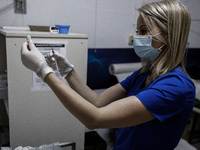 Ανοίγουν τα εμβόλια Pfizer και Moderna ...