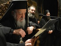 Συγκινημένος ο Επίσκοπος Κερνίτσης Χρύσα...