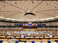 Ευρωβαρόμετρο: Δυσκολίες ακόμα και για π...