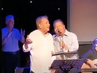 Ο Δήμαρχος της Αιγιάλειας, και σε ρόλο ε...