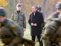 Επιμένει ο Γερμανός υπουργός Άμυνας: Η ρ...