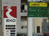 Βαθιά το χέρι στην τσέπη! Έσπασε το φράγ...