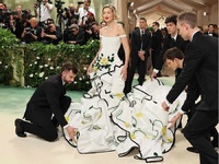 Tζίτζι Χαντίντ, Ντέμι Μουρ, Ζεντάγια βασ...