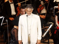 Δημοσιογράφοι σχολιάζουν το βλέμμα του ....