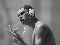 Θρήνος στο Ελληνικό πόλο - Σκοτώθηκε σε ...