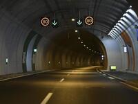 Τροχαίο στη σήραγγα Παναγοπούλας - Έκλει...