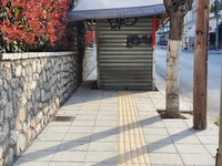 Πάτρα: Οδηγός όδευσης τυφλών περνάει μέσ...